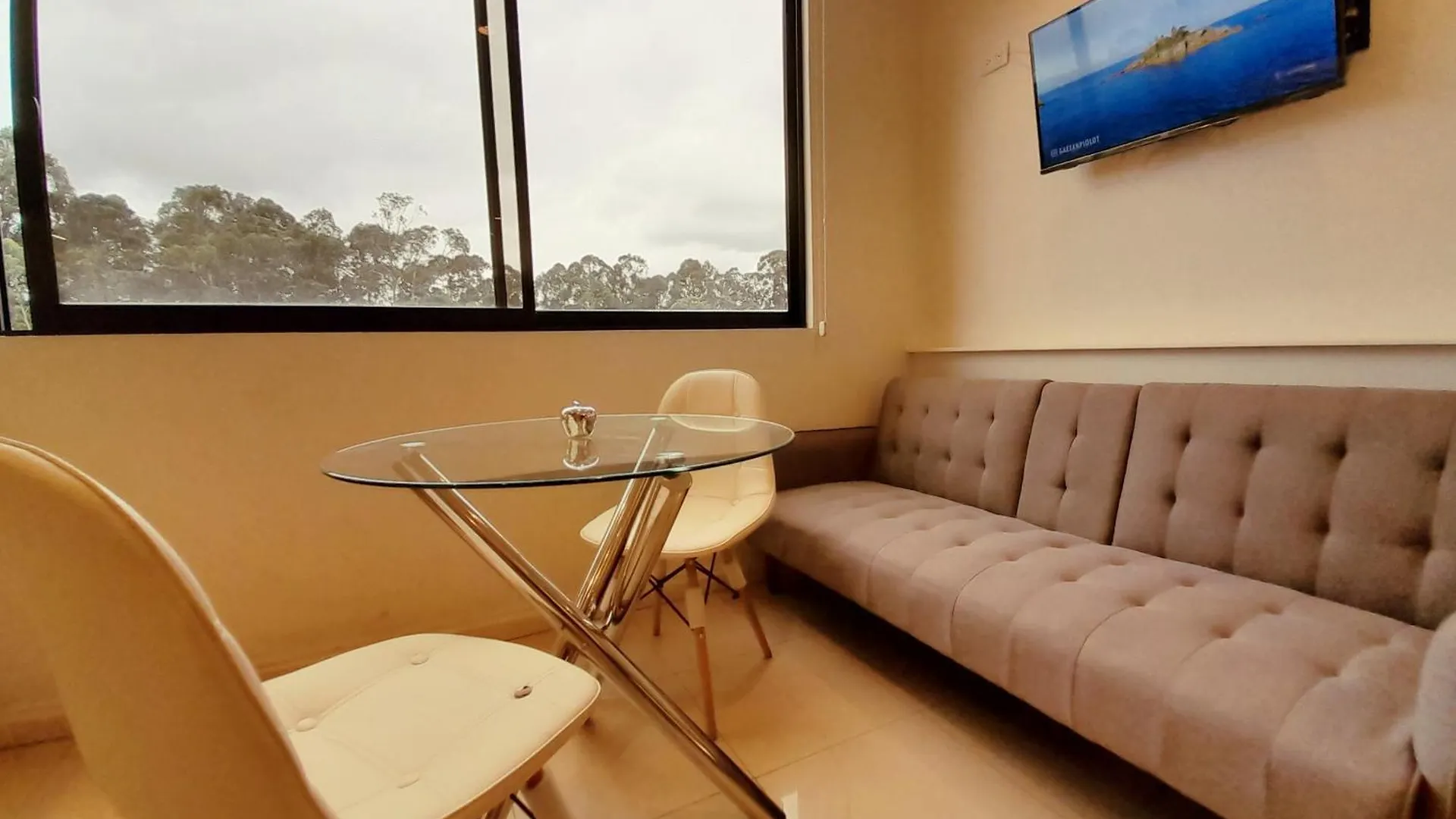Elegante Suite Privada En Cuenca - Parqueo Incluido