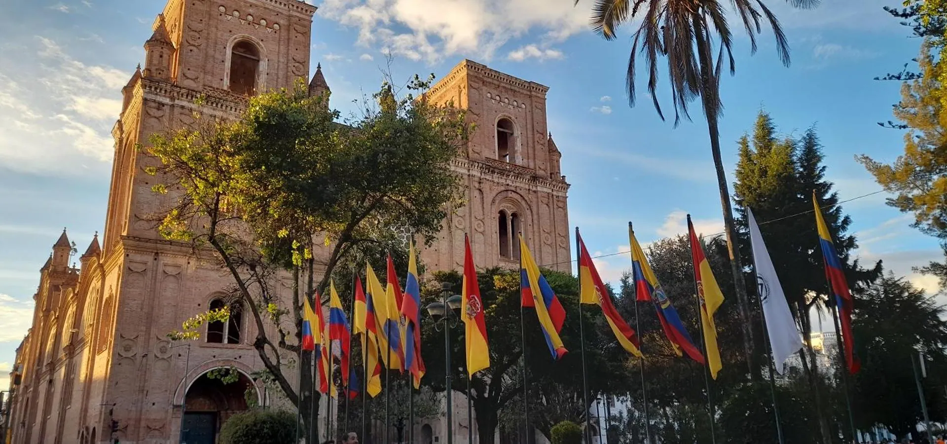 Elegante Suite Privada En Cuenca - Parqueo Incluido